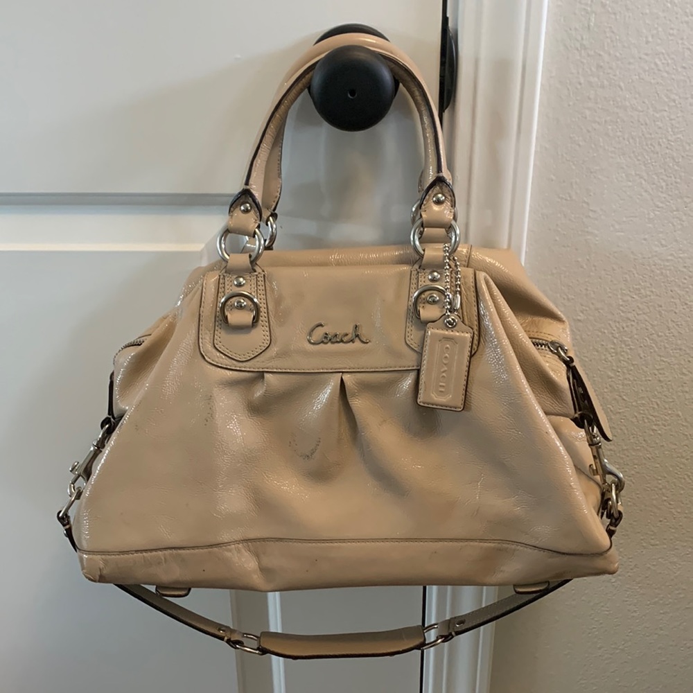 Beautiful Coach patent leather purse